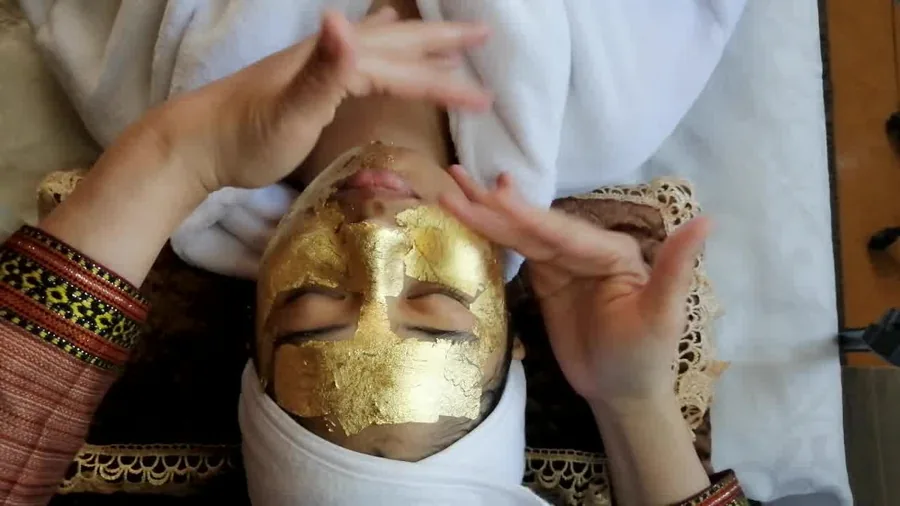 Hands-on facial massage by Washira